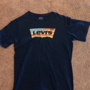 levi’s tee